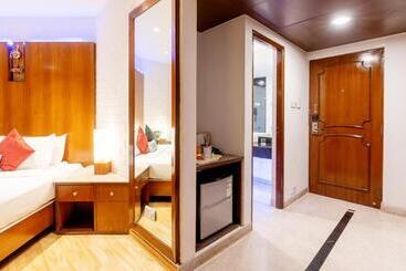 Sfo Hotel And Suites