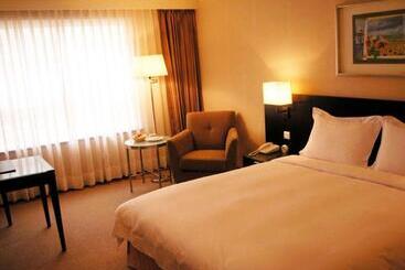 Lakeshore Hotel Metropolis