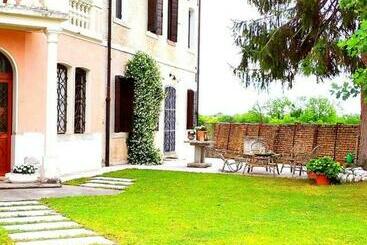 B&b Ernestine Family Home