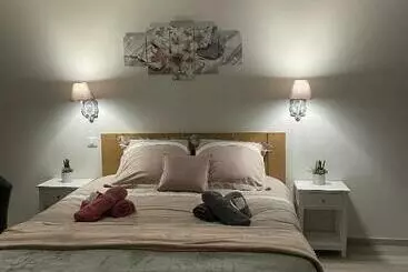 تختخواب و صبحانه Chez La P Tite Marie