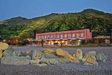 هتل Ristorante La Scogliera Nuova Gestione