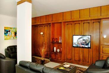 هتل Turrance White