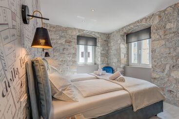 هتل Split Palace Luxury Retreat