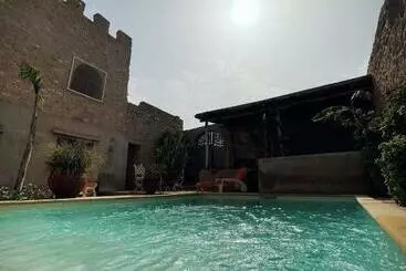 تختخواب و صبحانه Chateau D Orient