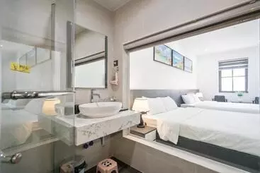 هتل The Enchanted