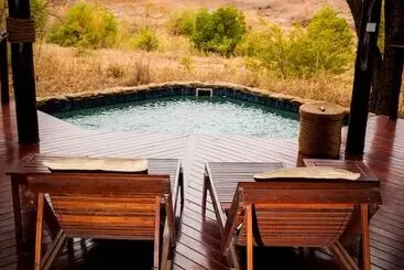 Бунгало Amakhosi Safari Lodge And Spa