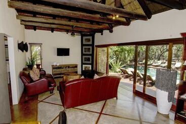 בקתות Amakhosi Safari Lodge And Spa