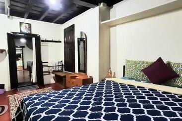Bed and Breakfast Sardar Bahadur S Heritage Bungalow Estate Stay