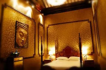 Hotel Graceland Yard