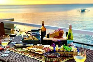 Hotelli Pamanilao And Padoy S Dive Camp