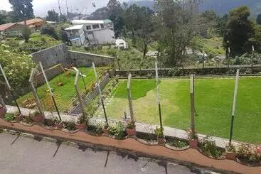 ベッドアンドブレックファースト Kumaragiri Cottages Kodaikanal