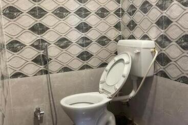 فندق Royal Embassy