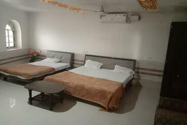 פנסיון Pop Home 84678 Chanakya Palace