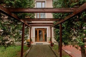 پانسیون Williams House