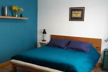 פנסיון Surfworx Lodge