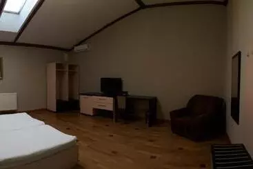 Mini Hotel Under The Roof