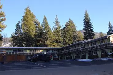 מוטל Tea Garden Lodge