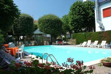 בית מלון כפרי Garden B&b