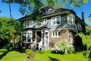 The Captain S House Heritage Bed & Breakfast