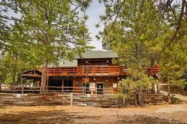 Hotelli Idyllwild Rv Resort   Caravan Park