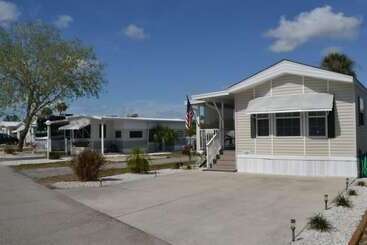 Hotel Winter Quarters Encore Manatee Rv Resort
