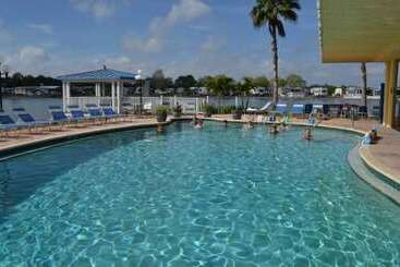 Hotel Winter Quarters Encore Manatee Rv Resort