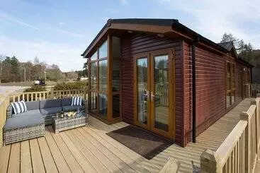 2 Bed Cottage With Hot Tub At Loch Achilty, Nc500