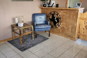 فندق على الطريق Canadian Inn