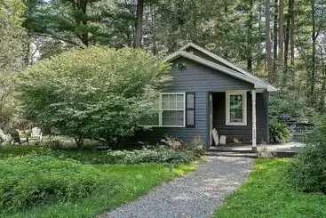 Mökkimajoitus Romantic Bungalow Amongst The Pines