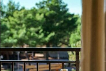 Pensão Comfortable Pool View Room With Breakfast Included