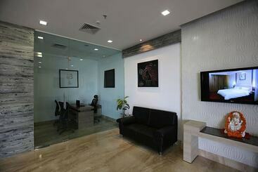 فندق Hyphen Premier Meerut