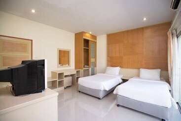 Hotel Thara Cholapruek Resort