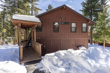 Сельский дом Alpine Chalet By Tahoe Mountain Properties