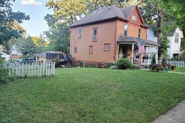 Landhus Beautiful Two Story Home By Fountain Lake And Mayo Clinic