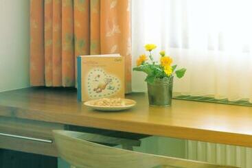 تختخواب و صبحانه Sportpension Thayer