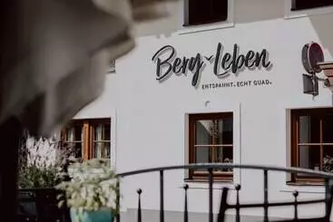 هتل Berg Leben