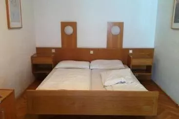 Hotell Madar Café Central Melk