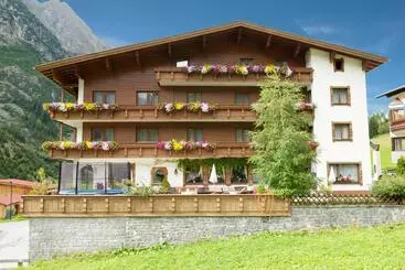 هتل Pension Mittagskogel