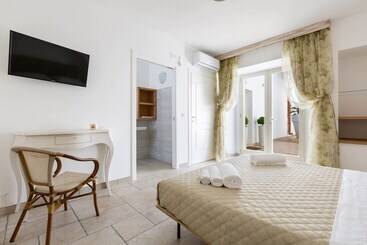 1911 B&b I Tarocchi   Camera Matrimoniale La Luna