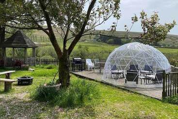 Barn Cottage   Farm Park Stay With Hot Tub, Bbq & Fire Pit