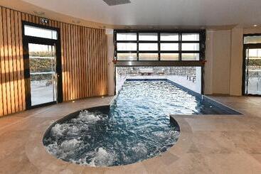 ホテル Golden Tulip Reims