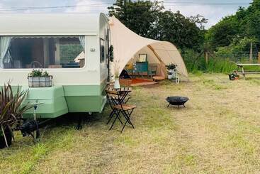 Casa Rural Private Glamping In A Vintage Caravan & Bell Tent