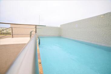 Otel 12 Bees By Kavia