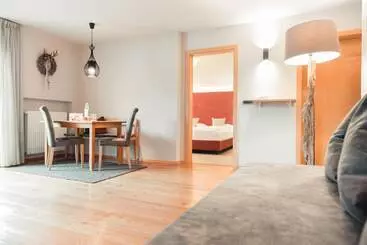 Отель Tiefenbrunn Gardensuites & Breakfast