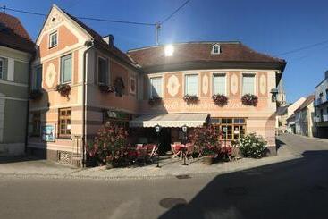 펜션 Gasthof Hametner Mit Innviertlerhof Mit Direktem Zugang Zur Therme Mediterrana Durch Unseren Garten!