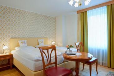 膳宿费 Gasthof Hametner Mit Innviertlerhof Mit Direktem Zugang Zur Therme Mediterrana Durch Unseren Garten!