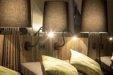 Отель Gasthof Höttl