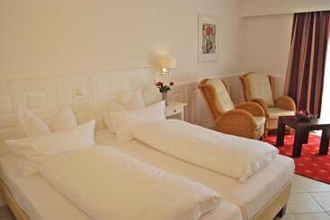 Wohlfühlhotel Hörn Van Diek Garni Mit Schwimmbad