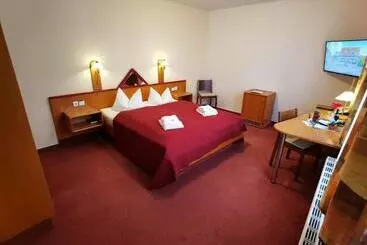 هتل Zur Goldenen Sonne