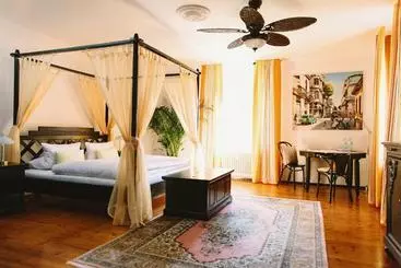 Pansiyon Restaurant Dicker Mann Hotel Zum Blauen Krebs